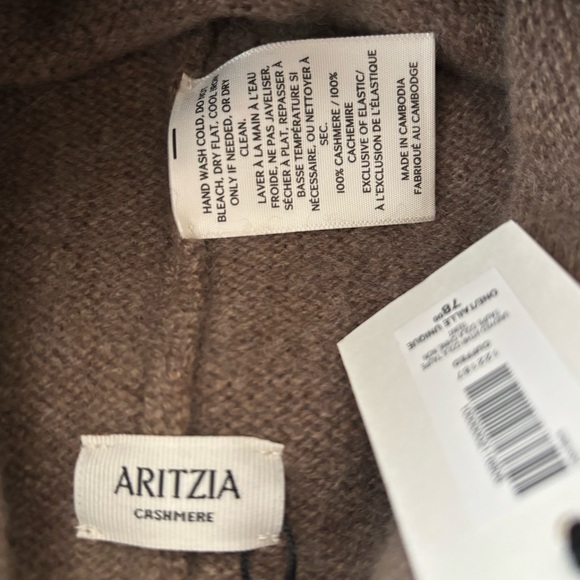 Aritzia Cashmere Cuffed Beanie - Picture 8 of 8